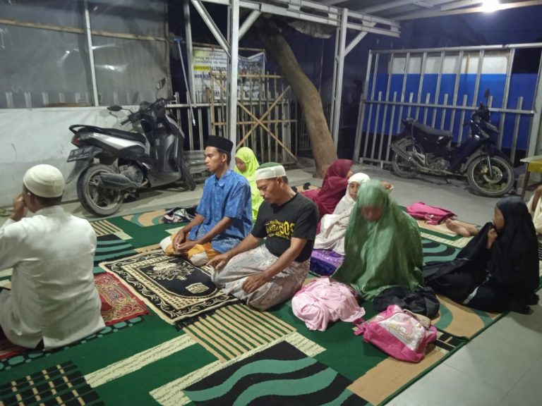 SHOLAT JAMAAH BERSAMA DI BAITUL UMMI